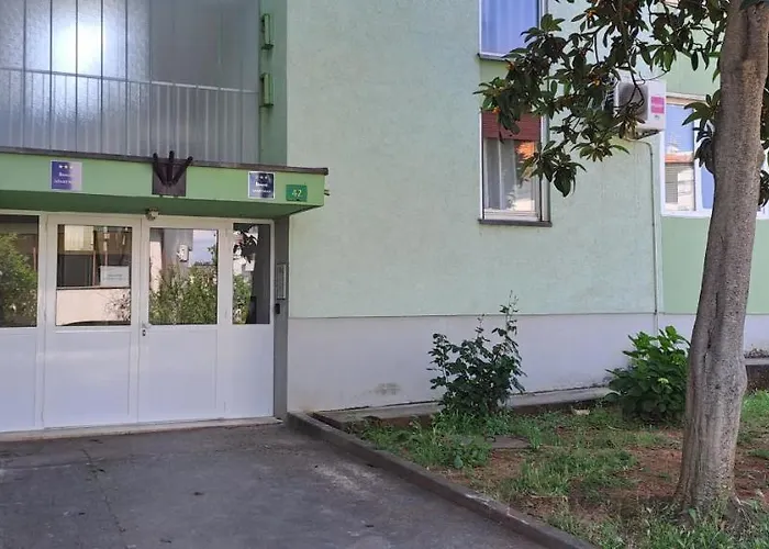 Greenline Apartment *